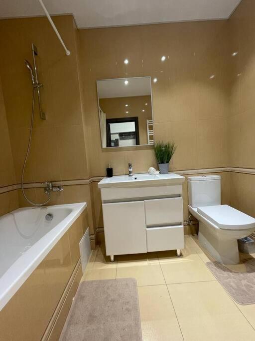 Sky House Premium Apartment In City Center Chisinau Ngoại thất bức ảnh