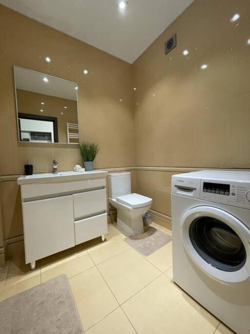 Sky House Premium Apartment In City Center Chisinau Ngoại thất bức ảnh